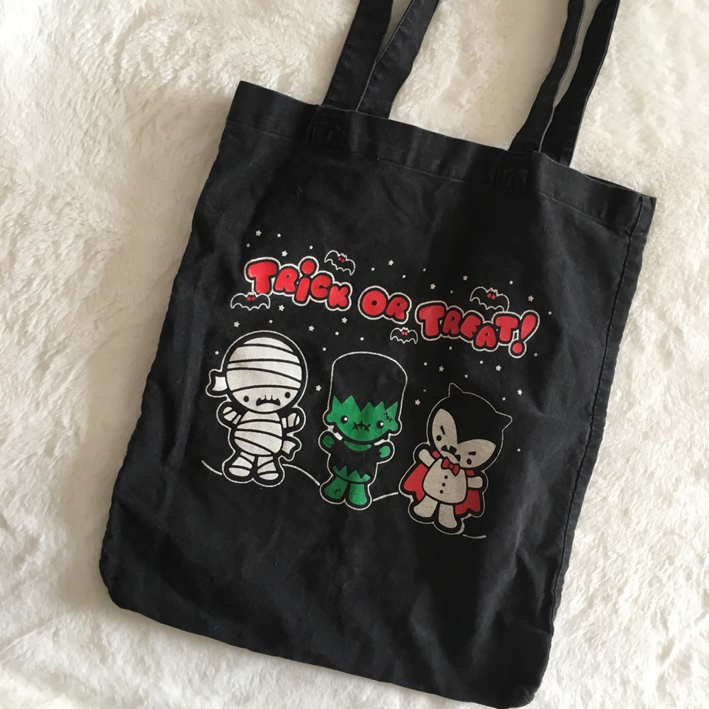 ✨Vintage illustrated Halloween tote✨
